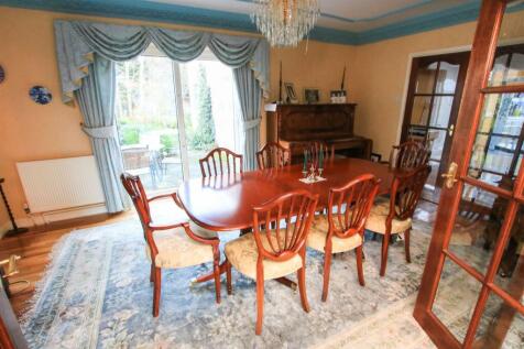 SEPARATE DINING ROOM