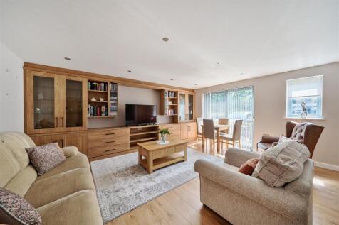 Southam Mews - Reception room 3.jpg