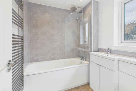 CAM04968G0-PR0060-STILL014