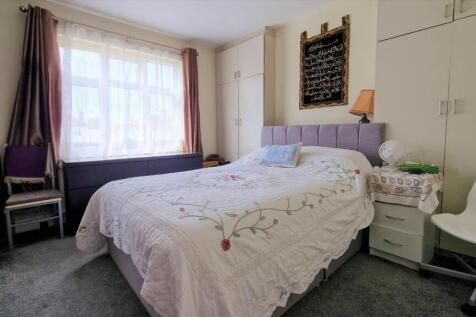 Bedroom 1.jpg