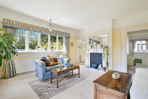 WALTON HEATH COTTAGE- (16).jpg