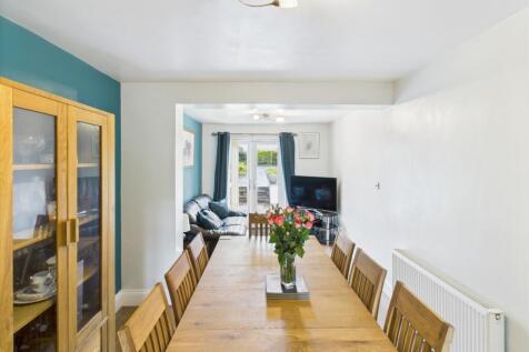 CAM04233G0-PR0021-STILL027