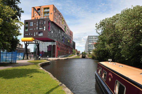 *Rent to Buy Scheme* WATERSIDE LIVING, overlooking the Ashton Canal 2 bedroom, 2 bathroom apartment with secure parking. Designed by Will Alsop, Chips is a LANDMARK BUILDING located in New Islington,