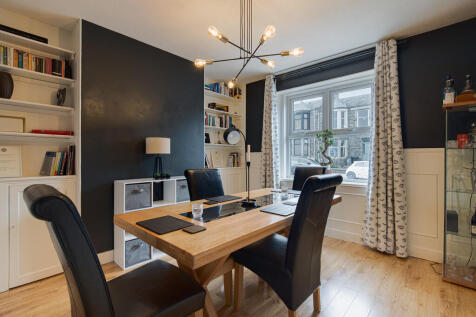 Dining1