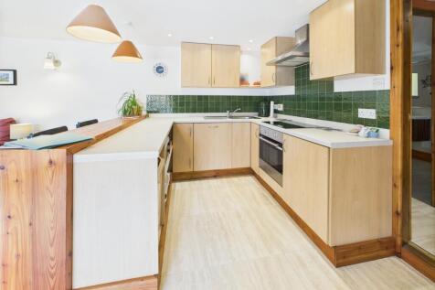 CAM03481G0-PR0098-STILL031