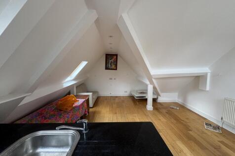 **Zero Deposit Available**
A private entrance to the property on the first floor leads to a separate open plan kitchen/diner, there are two bedrooms and a bathroom. Double glazed. Located only moments