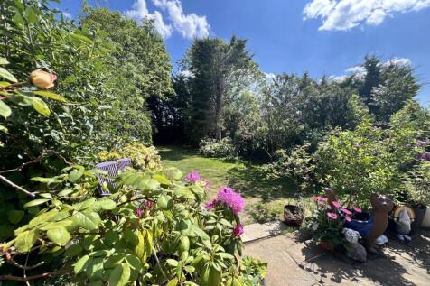 Presented by Clinton at EweMove Bexleyheath and Da