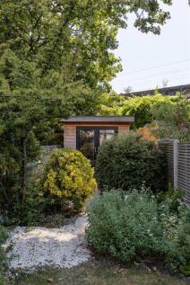 Chestnut Avenue, E7