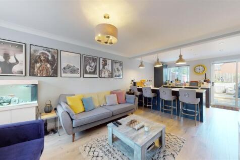 Open Plan Living Room & Kitchen