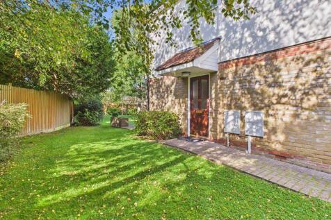 COMMUNAL GARDEN AND PATH TO THE FRONT...