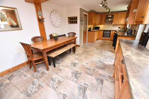 LIVING KITCHEN DINER