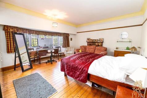 12A Thorncliffe road, Bed Room (4 of 4).jpg