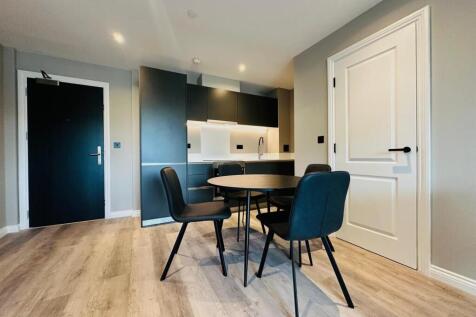 Two Bedroom Apartment | High Floor | Great Views Over Leeds | Modern Bathroom & Ensuite | Available Early August 2026 | Low Deposit Option Available