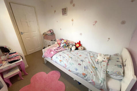 Bedroom 3b.JPG