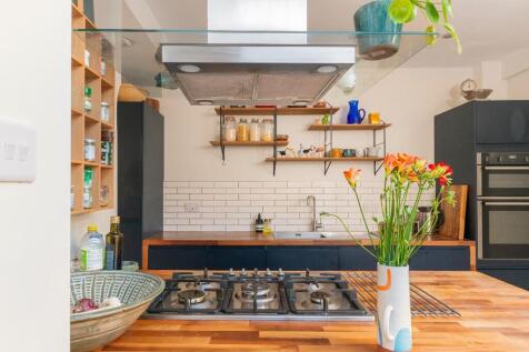 1C6R1WH - Kitchen B.jpg