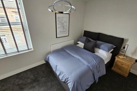 ALL BILLS INCLUDED! sbliving are pleased to present this spacious double room in a modern house share, all bills included! Close to local amenities such as Aldi and Tesco Express, as well as transport