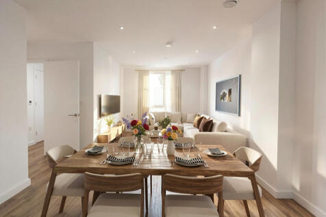LIVING AND DINING Northwick Parkside 3 bed TH 024 (1)