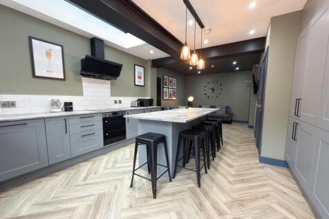 6 Bedroom Terraced in M14 4DX