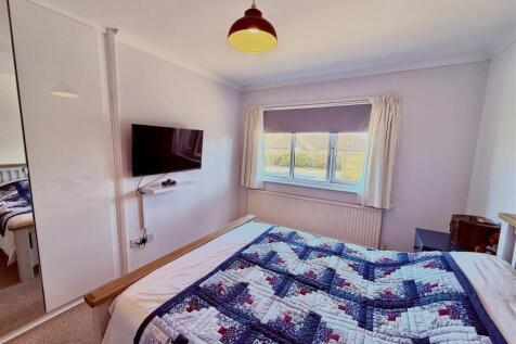 Bed 1.jpg