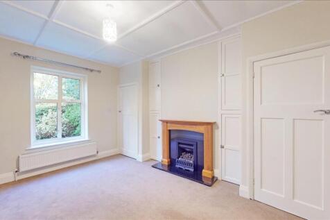 Riverside Close 1 Living Room.jpg
