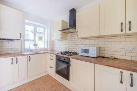*NO DEPOSIT OPTION* Available Early June is Ground floor Studio in a purpose built block conveniently located for local shops, transport facilities and Blackheath Village. Accommodation is well propor