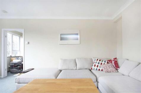 A beautiful newly decorated one double bedroom apartment moments from all the local shops and amenities at Crouch end, situated on a quiet tree lined street. The property comprises of a large lounge,