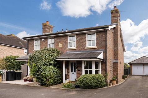 1 Albion Close, TN11 0DR 001.jpg