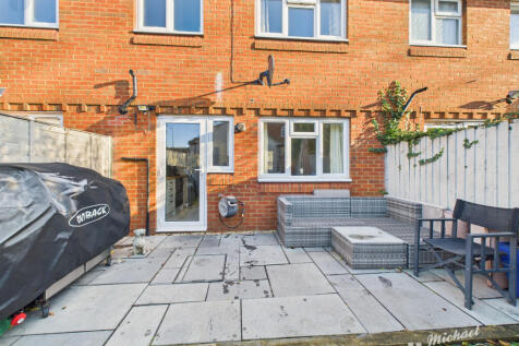 CAM03218G0-PR0831-STILL013