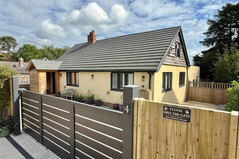 4 bed chalet home