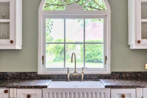 1305250-18-68497d...