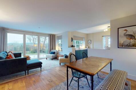OPEN PLAN FAMILY/DINING ROOM
