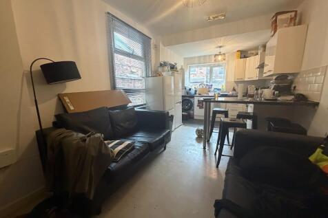 5 Bedroom Detached in M14 6LW
