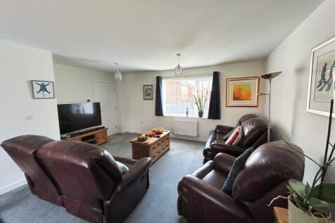 Open-Plan Lounge / Dining Room