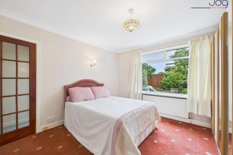 Ground Floor Double Bedroom with built in wardrobes