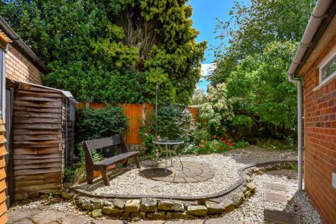 15 Langley Gardens-16.jpg