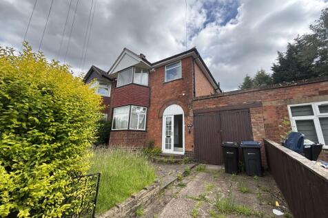 ** Zero Deposit Guarantee Available **
3 bedroom house has been fully refurbished throughout. It offers many features a professional family look for in a house, including a superb standard of decorati