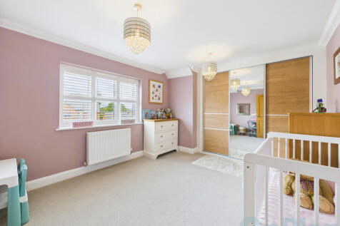 CAM04024G0-PR0028-STILL029