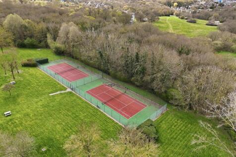 COMMUNAL GARDENS AND TENNIS COURTS
