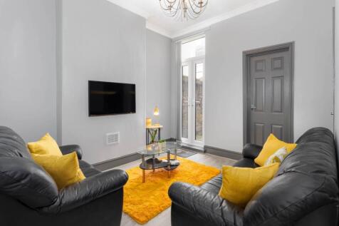 Student Property Available 2026/2027
Superb 3 bed Student House available from August 2026 £145 PER PERSON PER WEEK - BILLS INCLUDED
360 Virtual and Video Tour now available to view on our website!