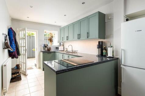 Kitchen_2.jpg