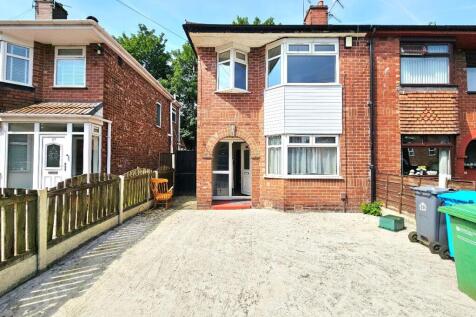 THREE BEDROOM SEMI-DETACHED FAMILY HOME | THROUGH RECEPTION ROOM | FITTED KITCHEN | MODERN THREE-PIECE BATHROOM | UNFURNISHED | NO WHITE GOODS INCLUDED | DRIVEWAY PARKING | GENEROUS REAR GARDEN | CLOS