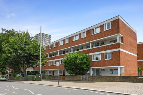 A beautifully presented three-bedroom flat situated in the heart of Battersea, offering bright and modern living accommodation finished to a high standard throughout.