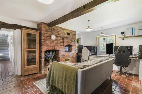 Lower End Farmhouse, 10 High Street South, Tiffiel