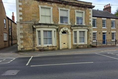 Retail Property (high street) to rent in pickering
