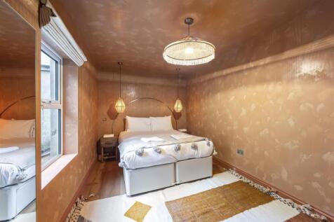 7C Queen Sq Bedroom.jpeg