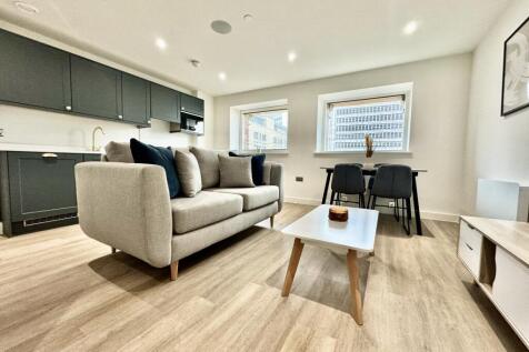 ONE BEDROOM APARTMENT ** PROPERTY WILL BE FULLY FURNISHED ** FANTASTIC LOCATION ** EXCELLENT SPECIFICATION ** ABUNDANCE OF NEARBY AMENITIES ** AVAILABLE 10TH AUGUST ** COMMUNAL ROOF TERRACE **