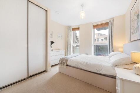 Principal bedroom (1).JPG