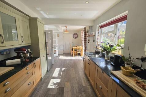 KITCHEN/DINER/FAMILY ROOM
