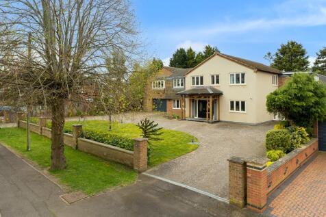 165 Finedon Road, Irthlingborough - front-2.jpg