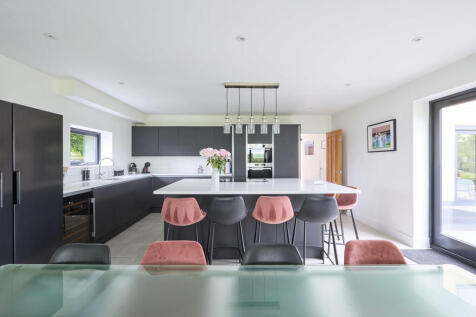 7 Hill Farm View ...